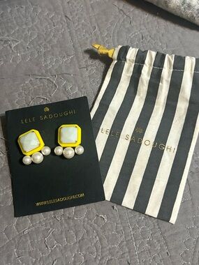 LELE SADOUGHI  Paddle Button Parakeet Square Pearl Stud Earrings NWT/Retail $145
